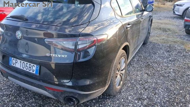 ALFA ROMEO Stelvio usata, con Alzacristalli elettrici
