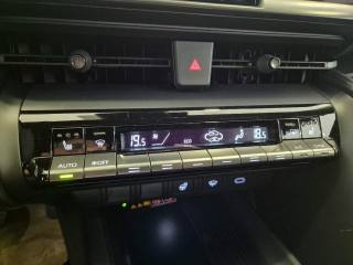 TOYOTA C-HR usata, con Autoradio digitale