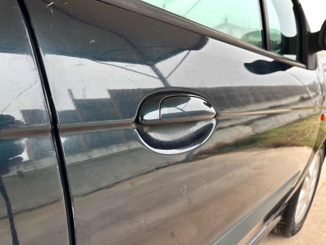 RENAULT Scenic usata 23