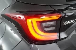 TOYOTA Yaris usata 9