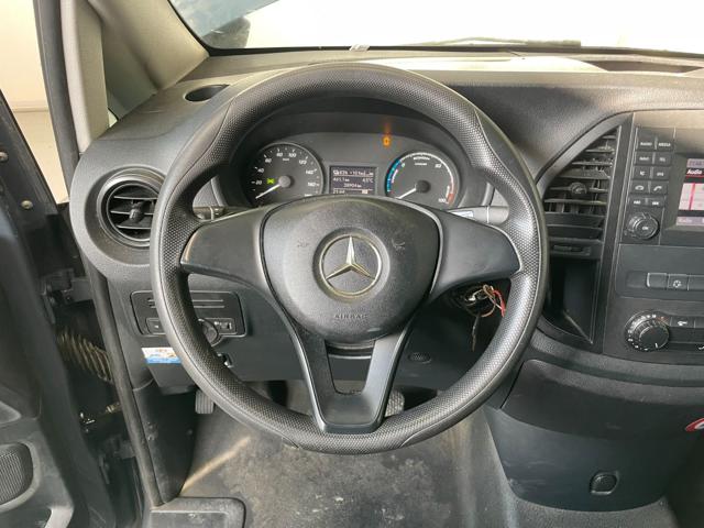 MERCEDES-BENZ eVito usata, con Fari LED