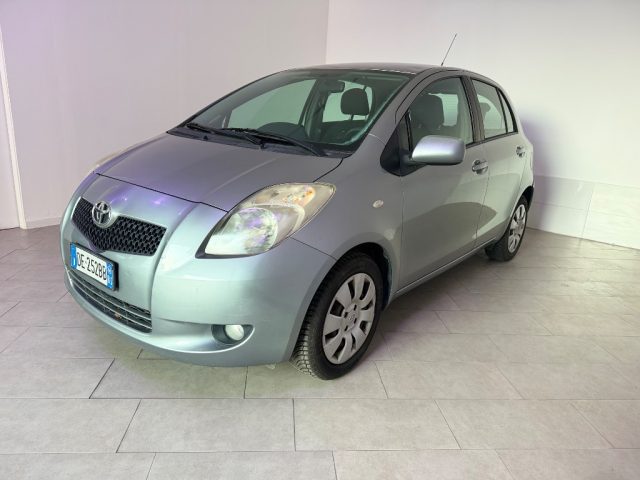 TOYOTA Yaris usata 2