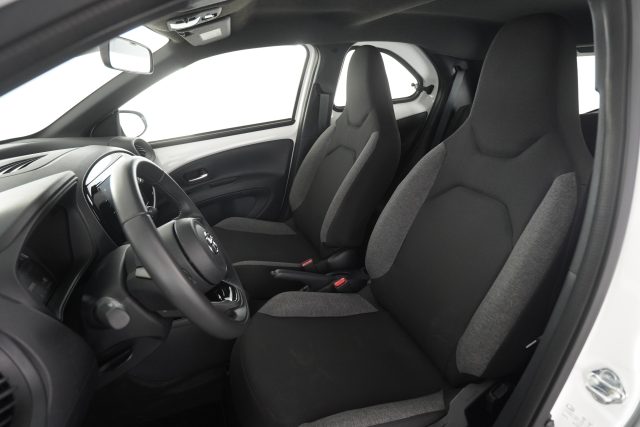 TOYOTA Aygo X usata 8