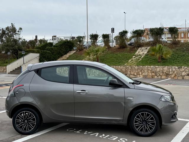 LANCIA Ypsilon usata, con Autoradio