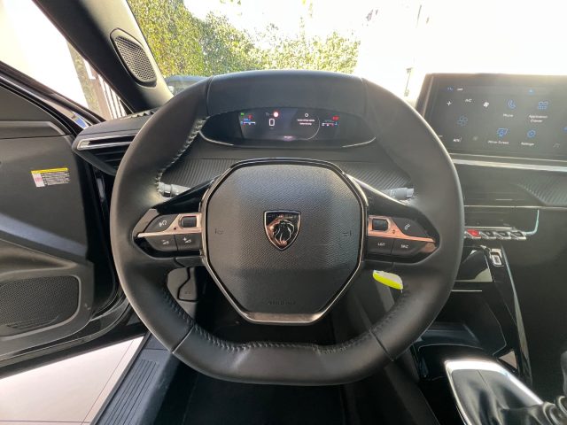 PEUGEOT 2008 usata, con Volante multifunzione