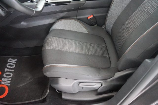 PEUGEOT 5008 usata, con Isofix