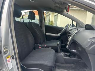 TOYOTA Yaris usata 19