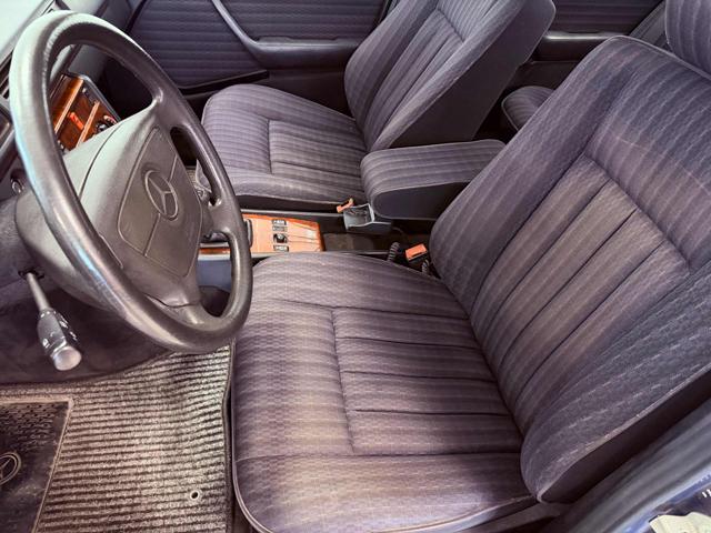 MERCEDES-BENZ E 220 usata 8