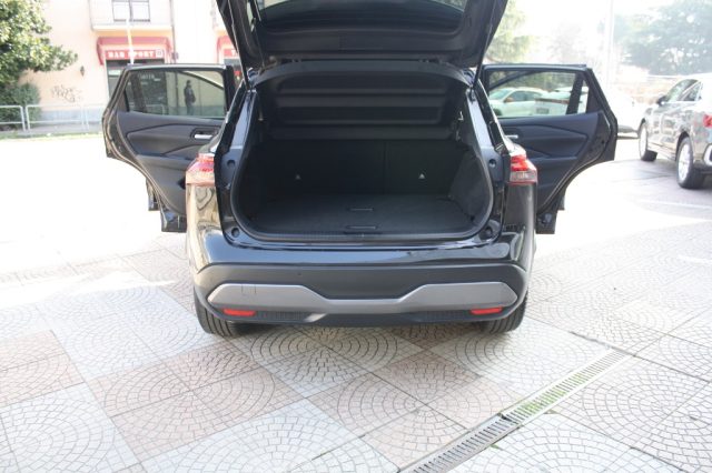 NISSAN Qashqai usata, con Fari LED