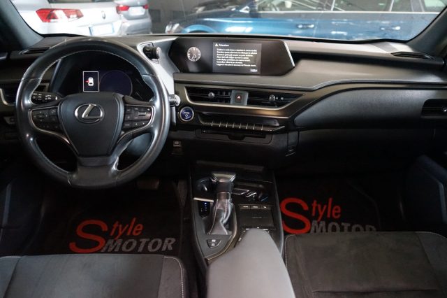 LEXUS UX 250h usata, con Alzacristalli elettrici