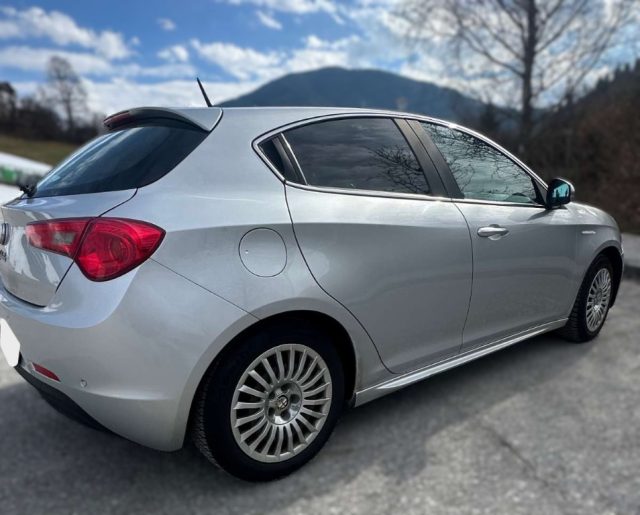ALFA ROMEO Giulietta usata, con Autoradio