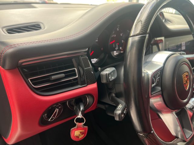 PORSCHE Macan usata, con USB
