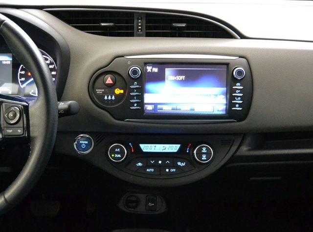 TOYOTA Yaris usata, con Boardcomputer