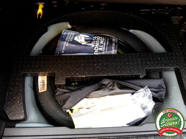 PEUGEOT 2008 usata, con Airbag testa