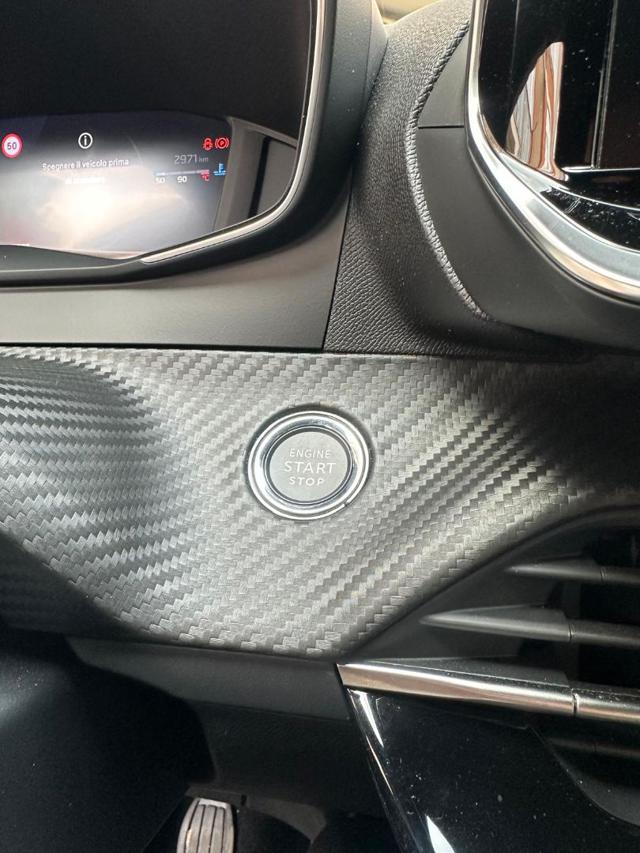 PEUGEOT 2008 usata, con Sedile posteriore sdoppiato