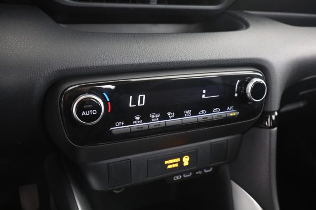 TOYOTA Yaris usata 8