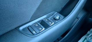 VOLKSWAGEN Golf usata, con USB