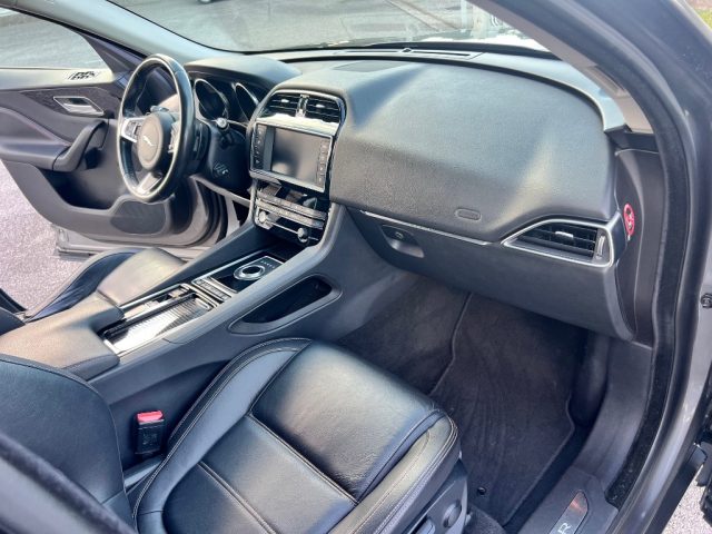 JAGUAR F-Pace usata, con Cronologia tagliandi