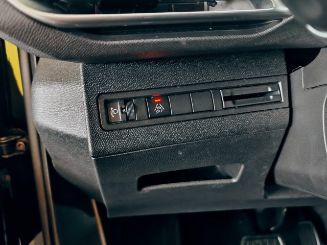 PEUGEOT 5008 usata, con Volante multifunzione