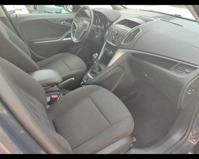 OPEL Zafira Tourer usata, con Controllo automatico clima