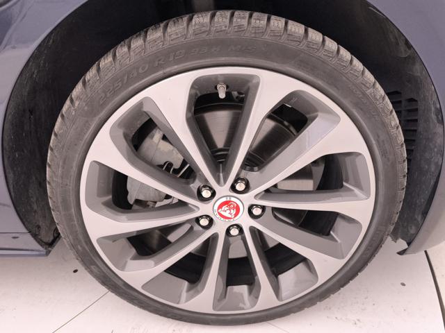 JAGUAR XE usata, con Autoradio digitale