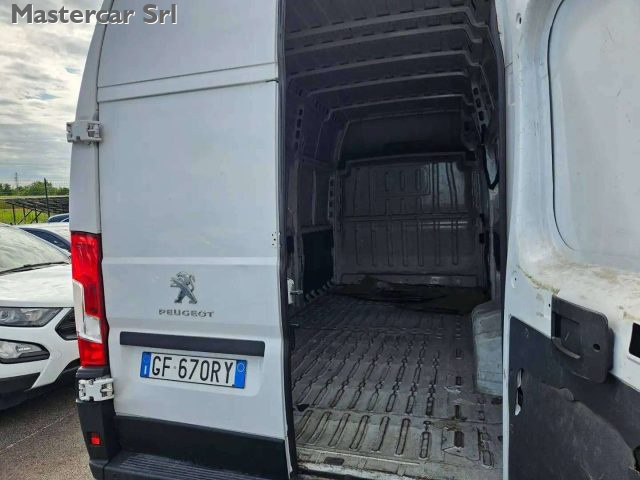 PEUGEOT Boxer usata, con Park Distance Control