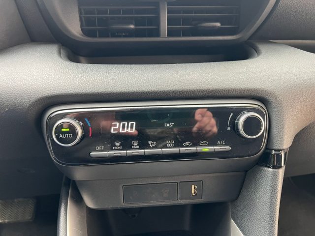 TOYOTA Yaris usata 22
