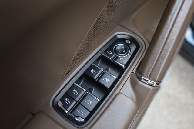 PORSCHE Cayenne usata, con Freno di stazionamento elettrico