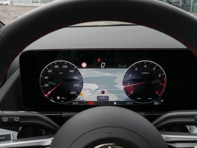 MERCEDES-BENZ GLA 180 usata, con Filtro antiparticolato