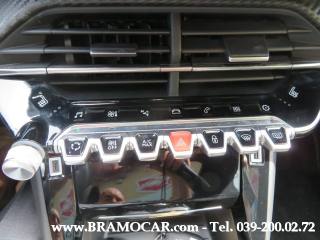 PEUGEOT 208 usata, con USB