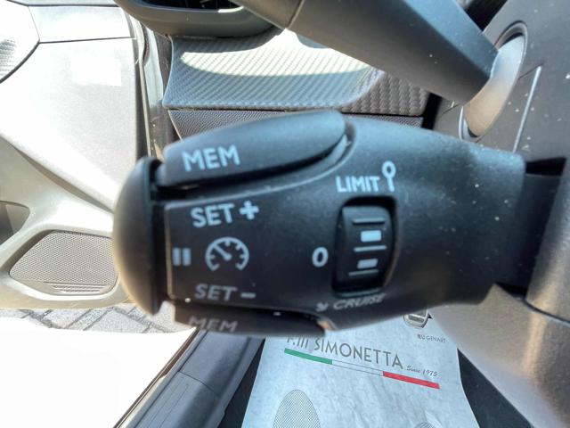 PEUGEOT 208 usata, con Touch screen
