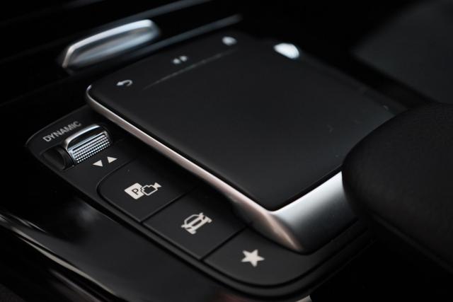 MERCEDES-BENZ CLA 220 usata, con Touch screen