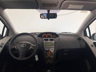 TOYOTA Yaris usata 11