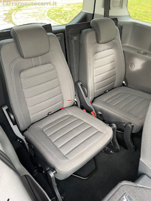 FORD Tourneo Connect usata, con Autoradio