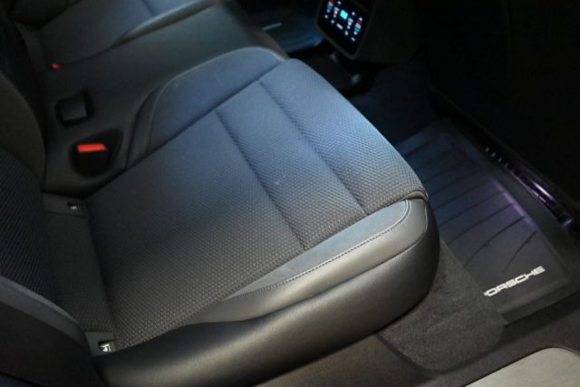 PORSCHE Taycan usata 66