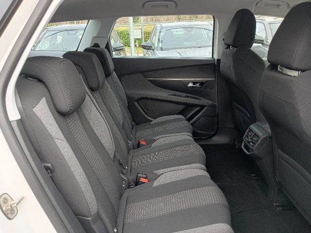 PEUGEOT 5008 usata, con USB