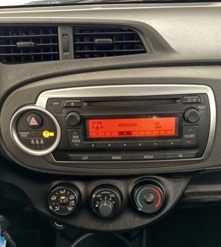 TOYOTA Yaris usata 11