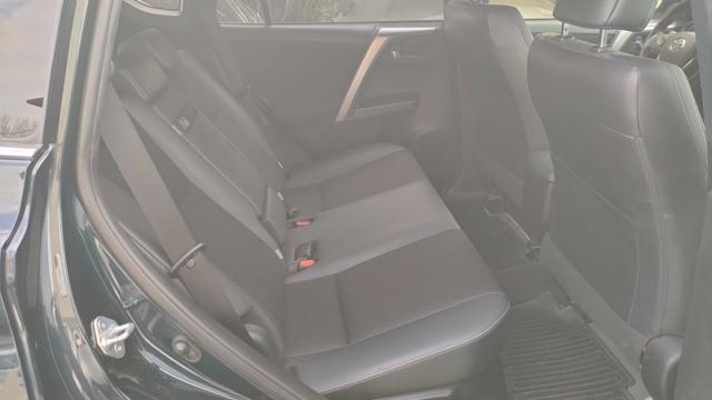 TOYOTA RAV 4 MY23 usata, con Park Distance Control