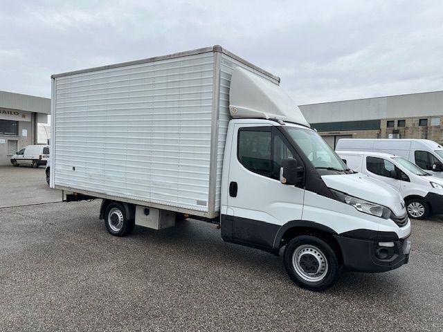 IVECO Daily usata, con Autoradio