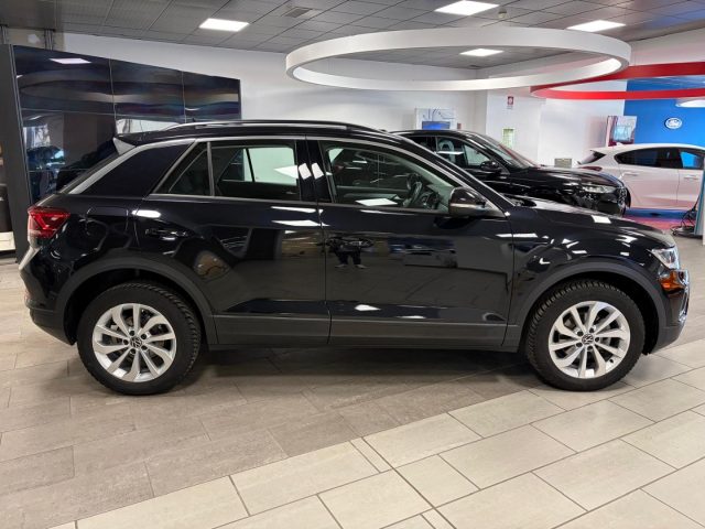 VOLKSWAGEN T-Roc usata, con USB