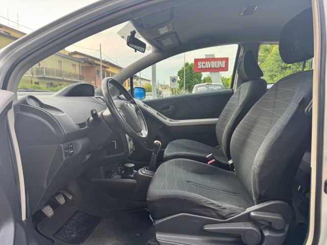 TOYOTA Yaris usata 4