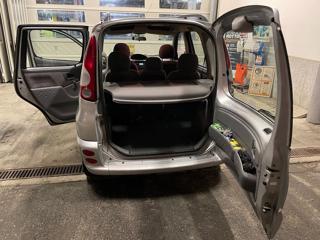 TOYOTA Yaris usata 18