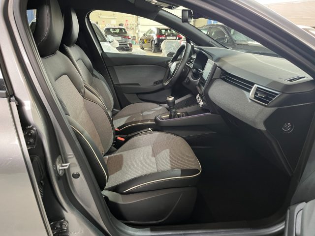 RENAULT Clio usata, con Touch screen