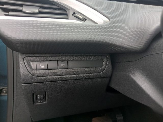 PEUGEOT 2008 usata, con Sedile posteriore sdoppiato