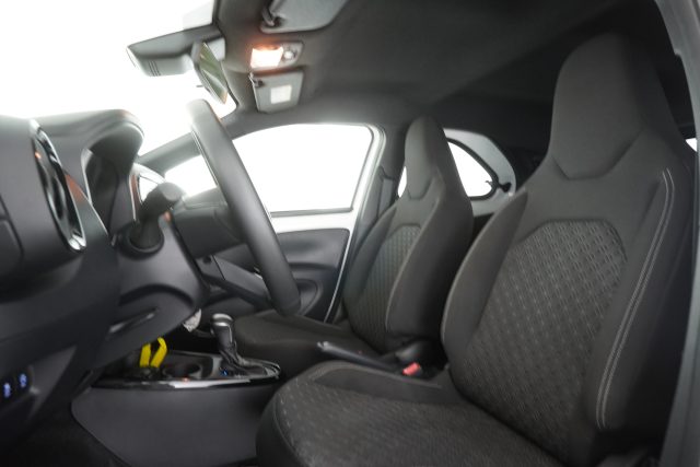 TOYOTA Aygo X usata 2