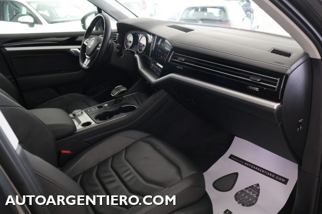 VOLKSWAGEN Touareg usata, con Vivavoce