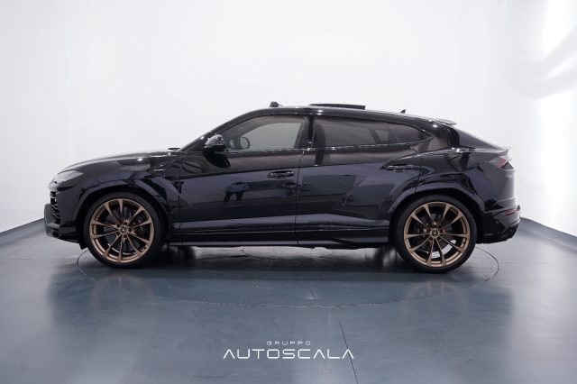 LAMBORGHINI Urus usata, con Autoradio