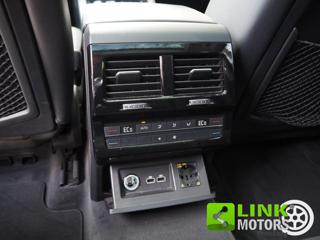 VOLKSWAGEN Touareg usata, con Airbag testa