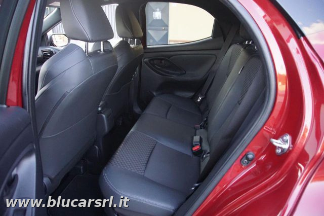 TOYOTA Yaris usata, con Fari LED