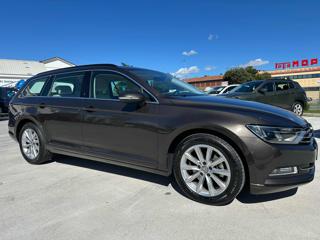 VOLKSWAGEN Passat Variant usata, con Airbag laterali
